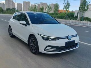 2022 Volkswagen Golf VIII, белый, 1650000 рублей, вид 2