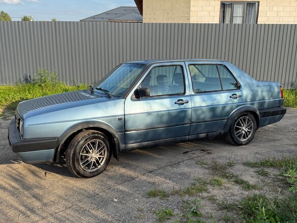 1990 Volkswagen Jetta KAT II, синий, 130000 рублей - вид 4