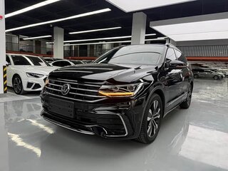 2022 Volkswagen Tiguan II Рестайлинг, чёрный, 2550111 рублей, вид 1