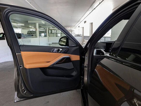 2026 BMW X6 40i III (G06) Рестайлинг, серебристый - вид 26