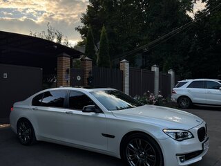 2012 BMW 7 серии Long 740Li xDrive V (F01/F02/F04) Рестайлинг, белый, 3100000 рублей, вид 4