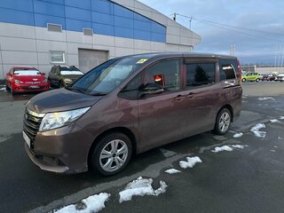 2016 Toyota Noah III (R80), коричневый, 1769000 рублей, вид 1
