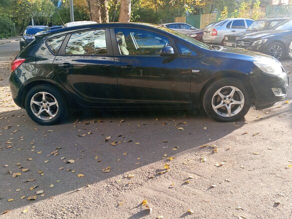 2011 Opel Astra J, чёрный - вид 3