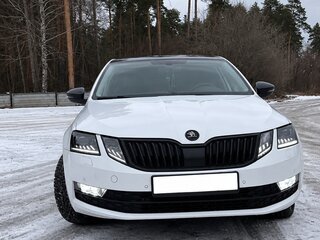 2019 Skoda Octavia III (A7) Рестайлинг, белый, 1750000 рублей, вид 1