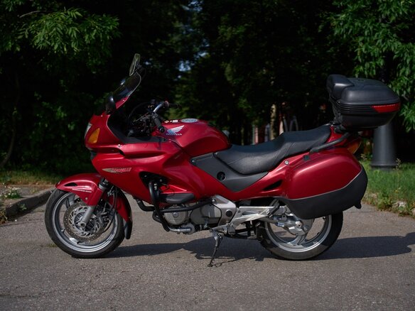 2002 Honda NT650V Deauville, красный - вид 4