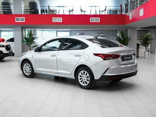 2021 Hyundai Solaris II Рестайлинг, серебристый, 1090000 рублей, вид 4