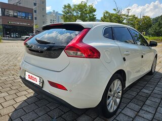 2015 Volvo V40 II, белый, 1115010 рублей, вид 4
