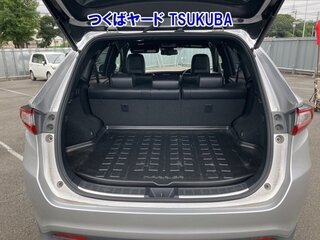 2017 Toyota Harrier III (XU60) Рестайлинг, серебристый, 1939000 рублей, вид 3