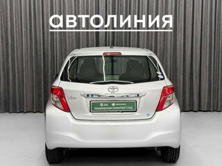 2013 Toyota Vitz III (XP130), серый, 680000 рублей, вид 4