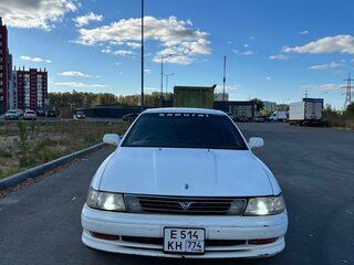 1993 Toyota Vista III (V30), белый, 130000 рублей, вид 4