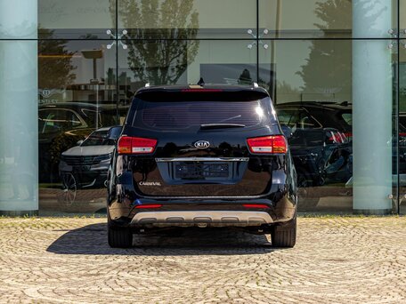2017 Kia Carnival III, чёрный, 2065000 рублей, вид 5