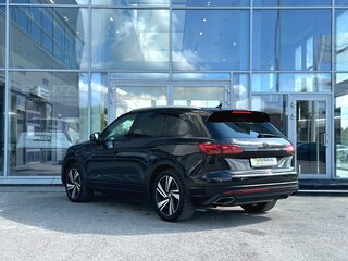 2018 Volkswagen Touareg III, коричневый, 3530000 рублей, вид 4