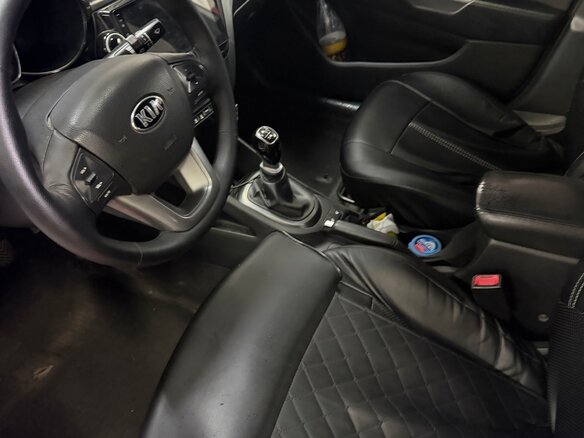 2013 Kia Rio 5-speed III, белый, 750000 рублей - вид 1