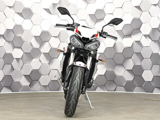 2020 Triumph Street Triple, белый, 799000 рублей, вид 5
