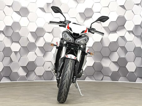 2020 Triumph Street Triple, белый, 799000 рублей, вид 5