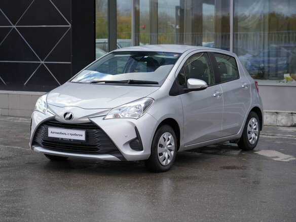 2019 Toyota Vitz III (XP130) Рестайлинг 2, серый, 1050000 рублей
