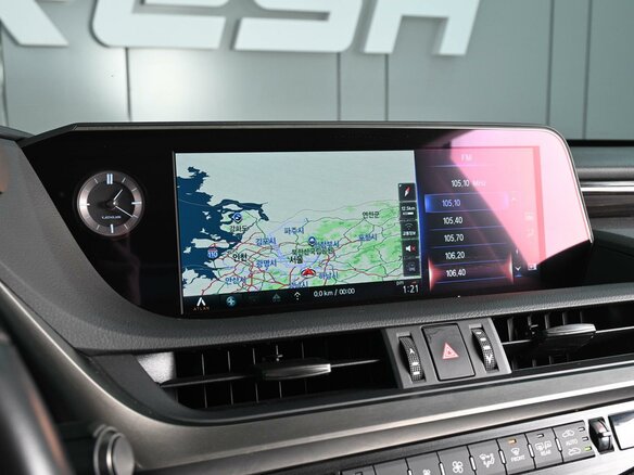 2021 Lexus ES 300h VII, серый - вид 13