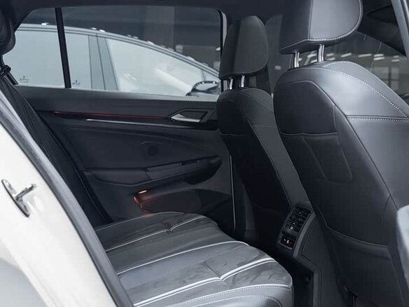 2022 Volkswagen Golf VIII, белый - вид 18