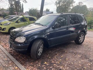 2001 Mercedes-Benz M-Класс 320 I (W163), синий, 450000 рублей, вид 1