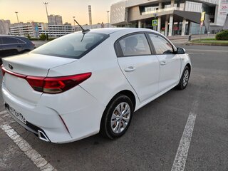2021 Kia Rio IV Рестайлинг, белый, 935000 рублей, вид 5