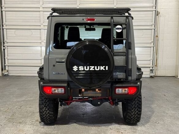 2023 Suzuki Jimny Sierra IV, серебристый, 1576911 рублей - вид 3