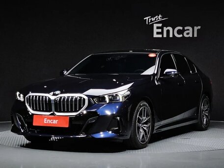 2026 BMW 5 серии 523d xDrive VIII (G60/G61/G68), синий, 9458000 рублей, вид 1