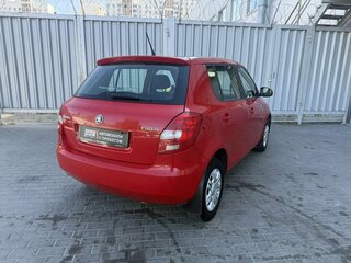 2013 Skoda Fabia II Рестайлинг, красный, 425000 рублей, вид 2