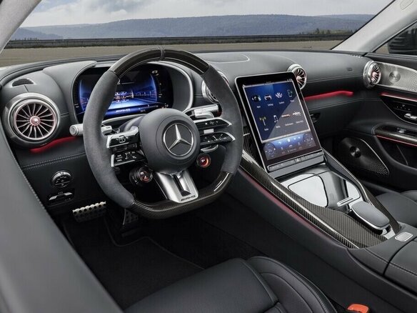 2024 Mercedes-Benz AMG GT 63 S E Performance II, серебристый, 31100000 рублей - вид 3