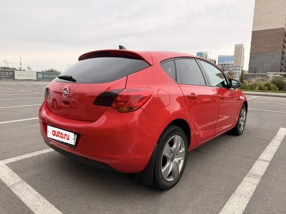 2010 Opel Astra J, красный - вид 2