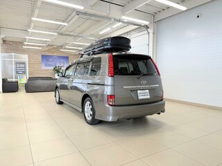 2010 Toyota ISis I Рестайлинг, коричневый, 1199000 рублей, вид 4