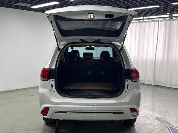 2021 Mitsubishi Outlander III Рестайлинг 3, белый, 1987700 рублей - вид 7