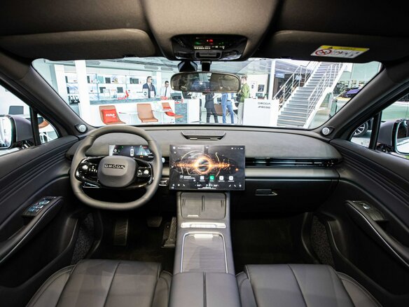 2026 Omoda C7, серый, 3299000 рублей - вид 11