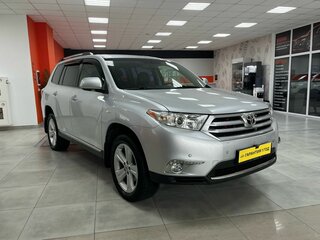 2011 Toyota Highlander II (XU40) Рестайлинг, серебристый, 1800000 рублей, вид 2