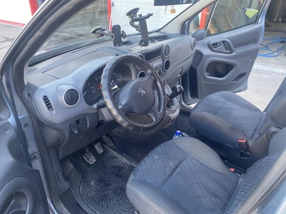 2010 Peugeot Partner II, серый, 750000 рублей - вид 4