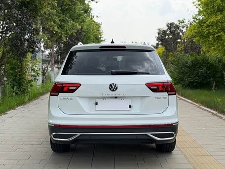 2023 Volkswagen Tiguan II Рестайлинг, белый, 2330000 рублей, вид 5