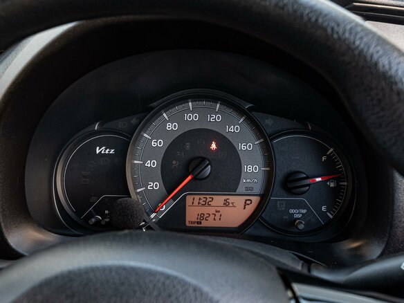 2017 Toyota Vitz III (XP130) Рестайлинг 2, серый, 990000 рублей - вид 14