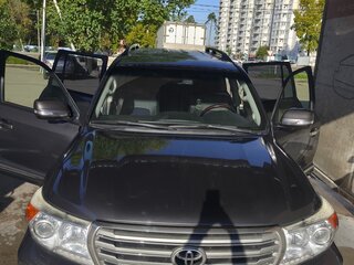 2012 Toyota Land Cruiser 200 Series Рестайлинг 1, серый, 2650000 рублей, вид 1