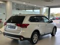 2018 Mitsubishi Outlander III Рестайлинг 2, белый, 1897000 рублей - вид 3