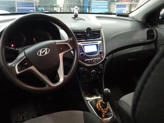 2013 Hyundai Solaris I, чёрный, 635000 рублей, вид 5
