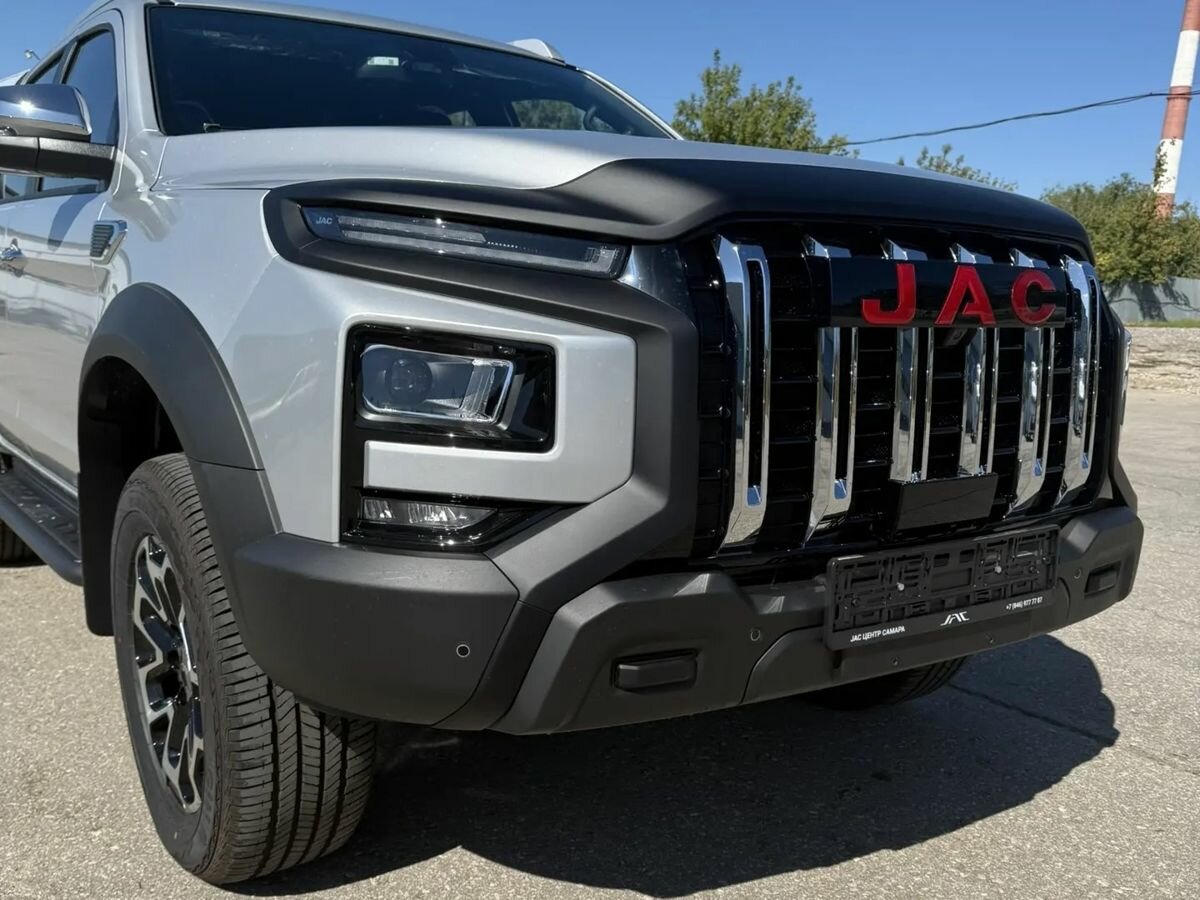 Открыть фотографии: JAC T9