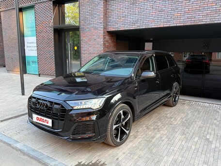 2021 Audi Q7 55 TFSI II (4M) Рестайлинг, чёрный, 6800000 рублей, вид 3