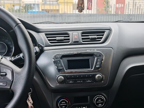 2012 Kia Rio 4-speed III, серый, 800000 рублей - вид 19