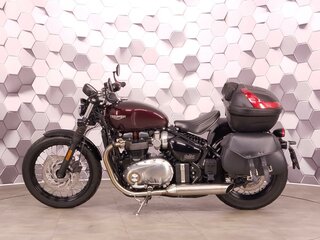 2017 Triumph Bonneville Bobber, красный, 1049000 рублей, вид 4