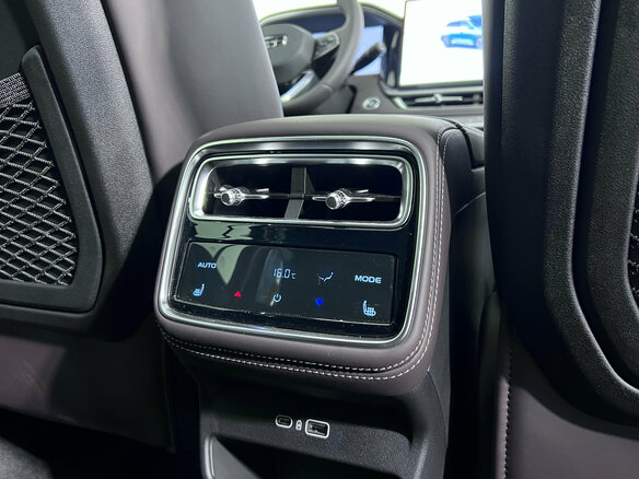 2026 Geely Monjaro (Xingyue L) I Рестайлинг 2 (China Market), зелёный, 4299000 рублей - вид 18