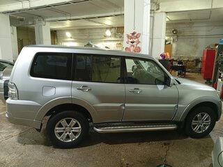 2010 Mitsubishi Pajero IV, серебристый, 2000000 рублей, вид 3