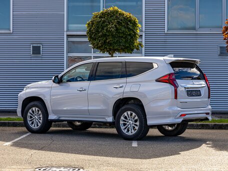 2020 Mitsubishi Pajero Sport III Рестайлинг, белый, 2395000 рублей, вид 4