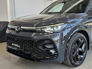 2025 Volkswagen Tiguan III, чёрный, 6099000 рублей, вид 3