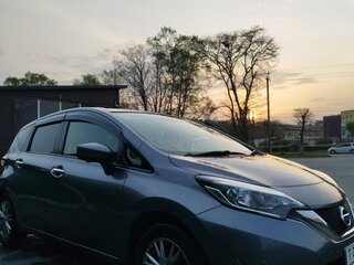 2018 Nissan Note II Рестайлинг, серый, 855000 рублей, вид 4