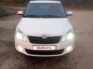 2012 Skoda Fabia II Рестайлинг, белый, 650000 рублей, вид 2