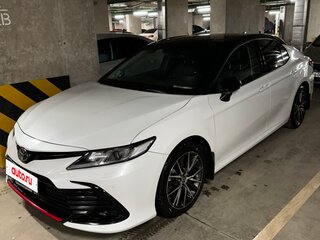 2022 Toyota Camry VIII (XV70) Рестайлинг, белый, 3100000 рублей, вид 1